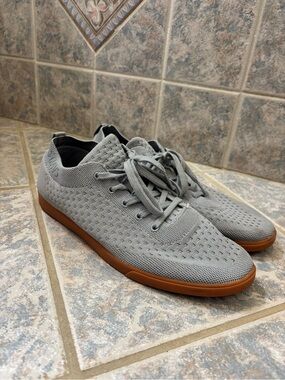 Suavs Grey Knit Lace-Up Sneakers. “The Zilker Gum” Mens shoe, size 12.